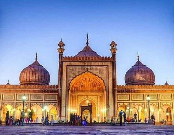One-Day Spiritual Tour of Delhi Temples, Gurudwaras & Mosques