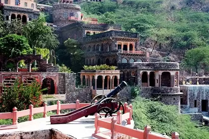 Neemrana Fort One-Day Trip from Delhi